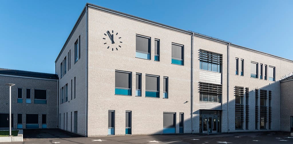 Rydebäckskolan Helsinborg med solskärmar och zip-screens
